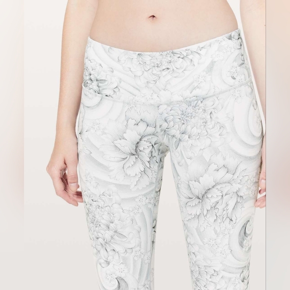 Lululemon Wunder Under Low-Rise Tight Legging Floral Pattern Size 6 - Picture 4 of 14